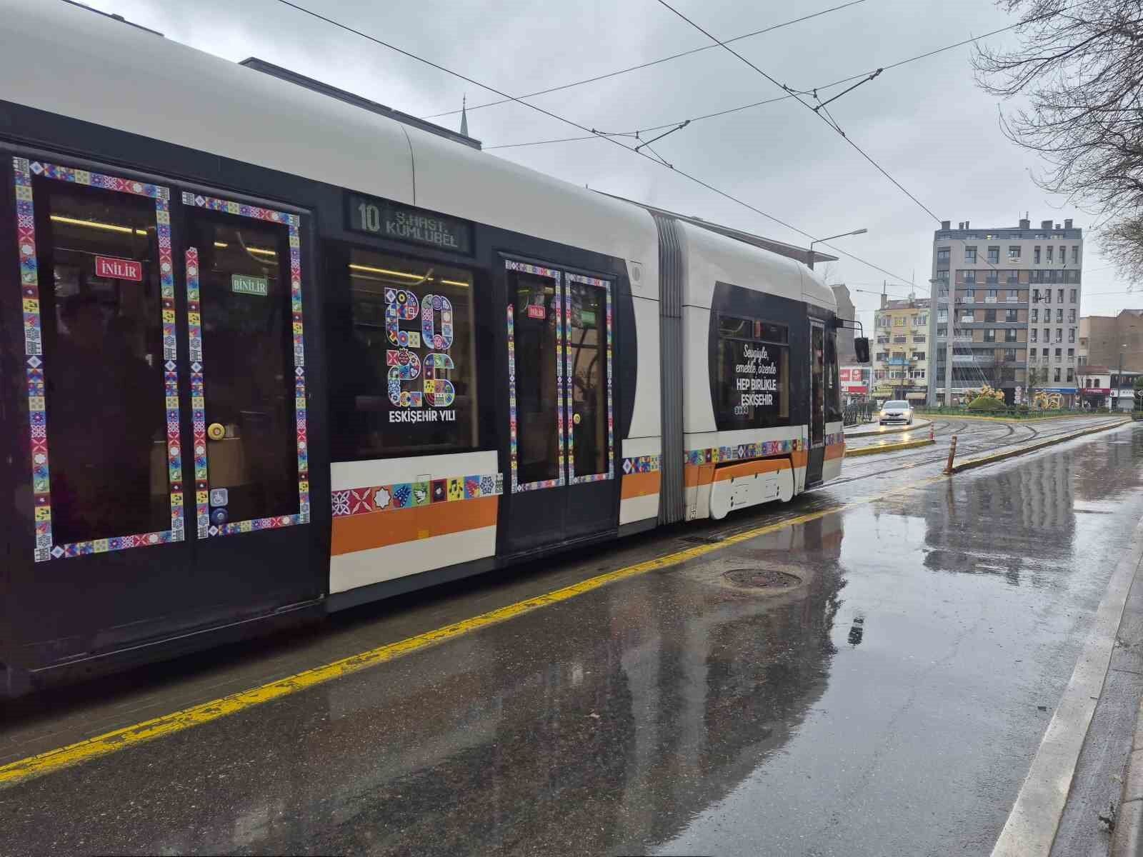 Eskişehir'de Yağışa Rağmen Çalışan Ustalar Kamerada (2)