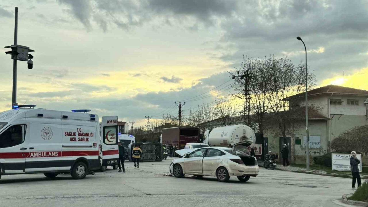 Eskişehir’de Zincirleme Kaza 7 Yaralı (1)