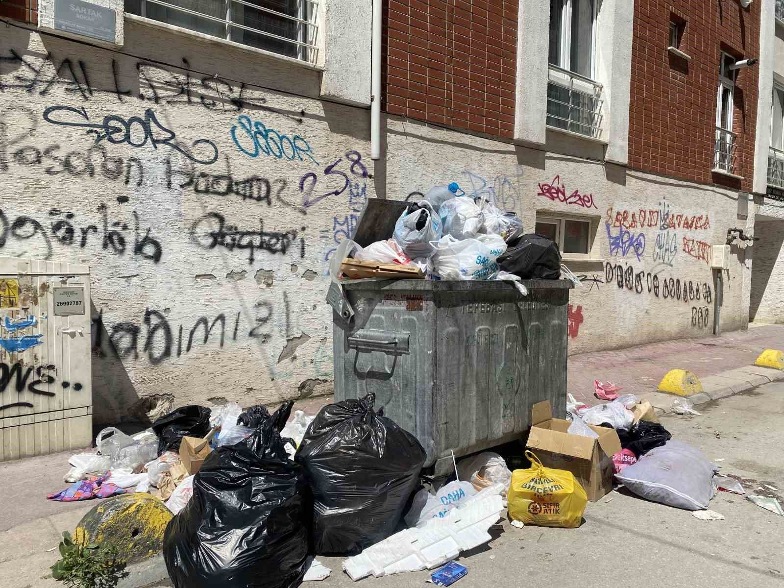 Eskişehir'in O Mahallesinde Konteynırlar Yetersiz Kaldı