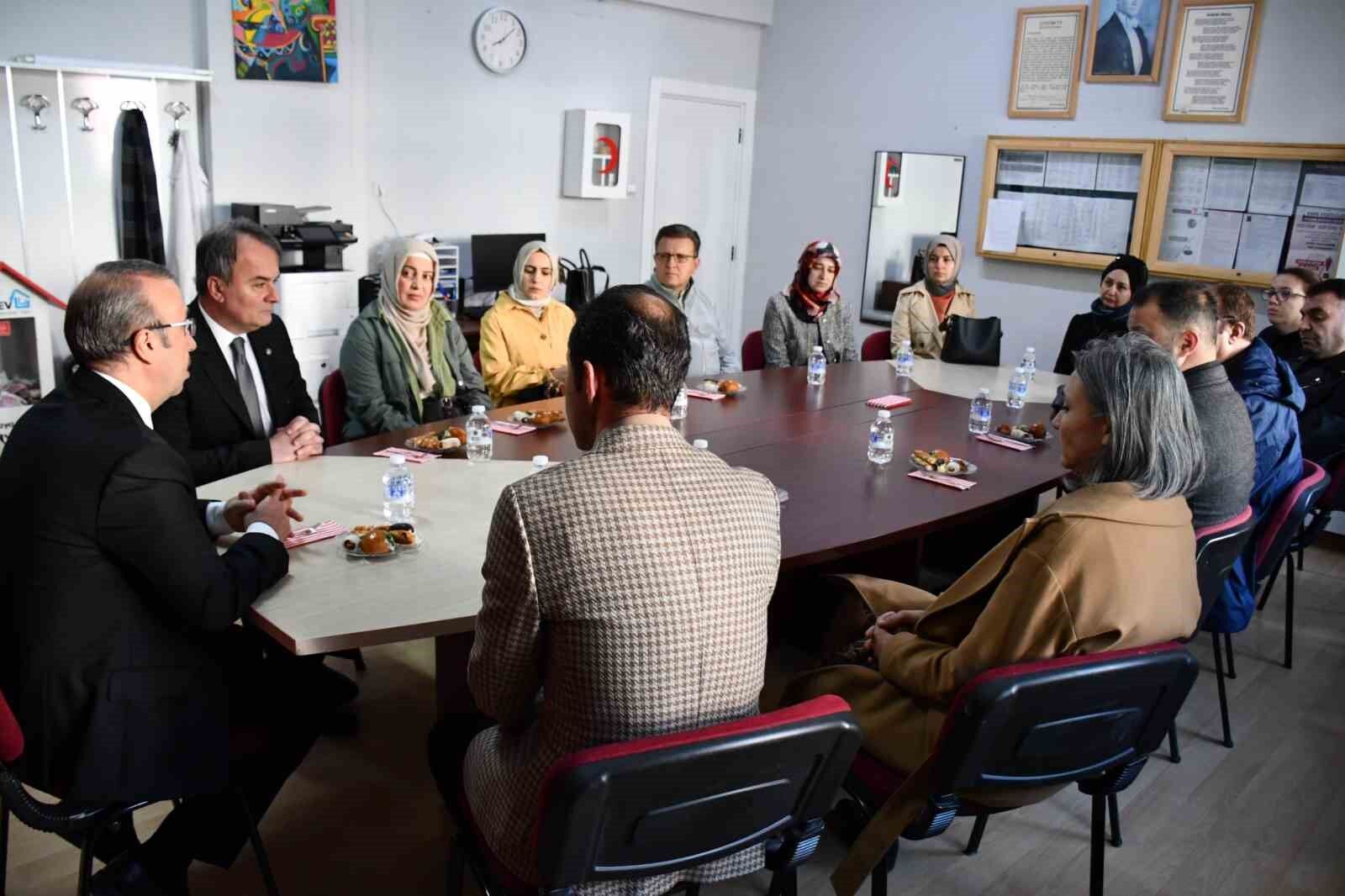 Eskişehirli Öğrenciler Urfa Ve Maraş'ta Hayatını Kaybedenleri Andı (1)