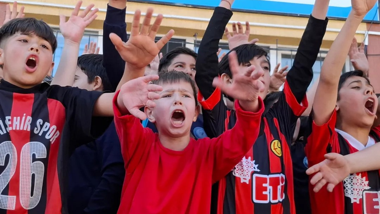 Eskişehirli Öğrencilerden Eskişehirspor’a Coşkulu Destek (1)