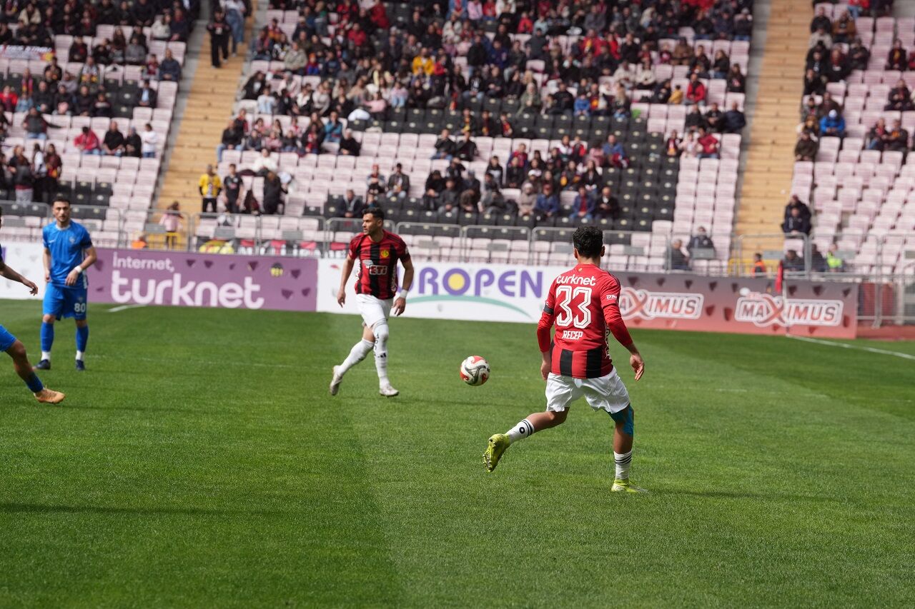 Eskişehirspor Alanya 1221 Maçında İlk Yarı Sessiz Geçti (4)