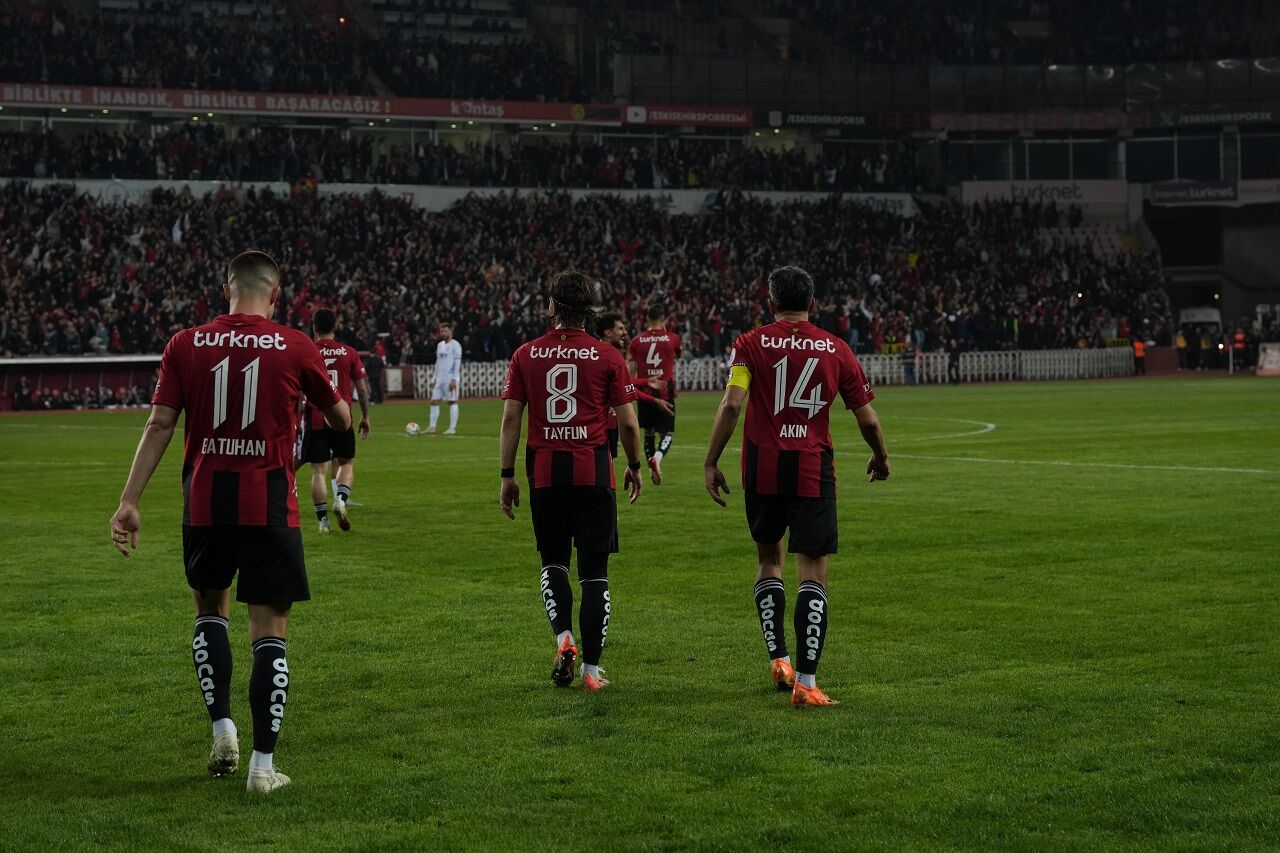 Eskişehirspor Devreyi Önde Bitirdi İşte İlk Yarı Skoru! (4)