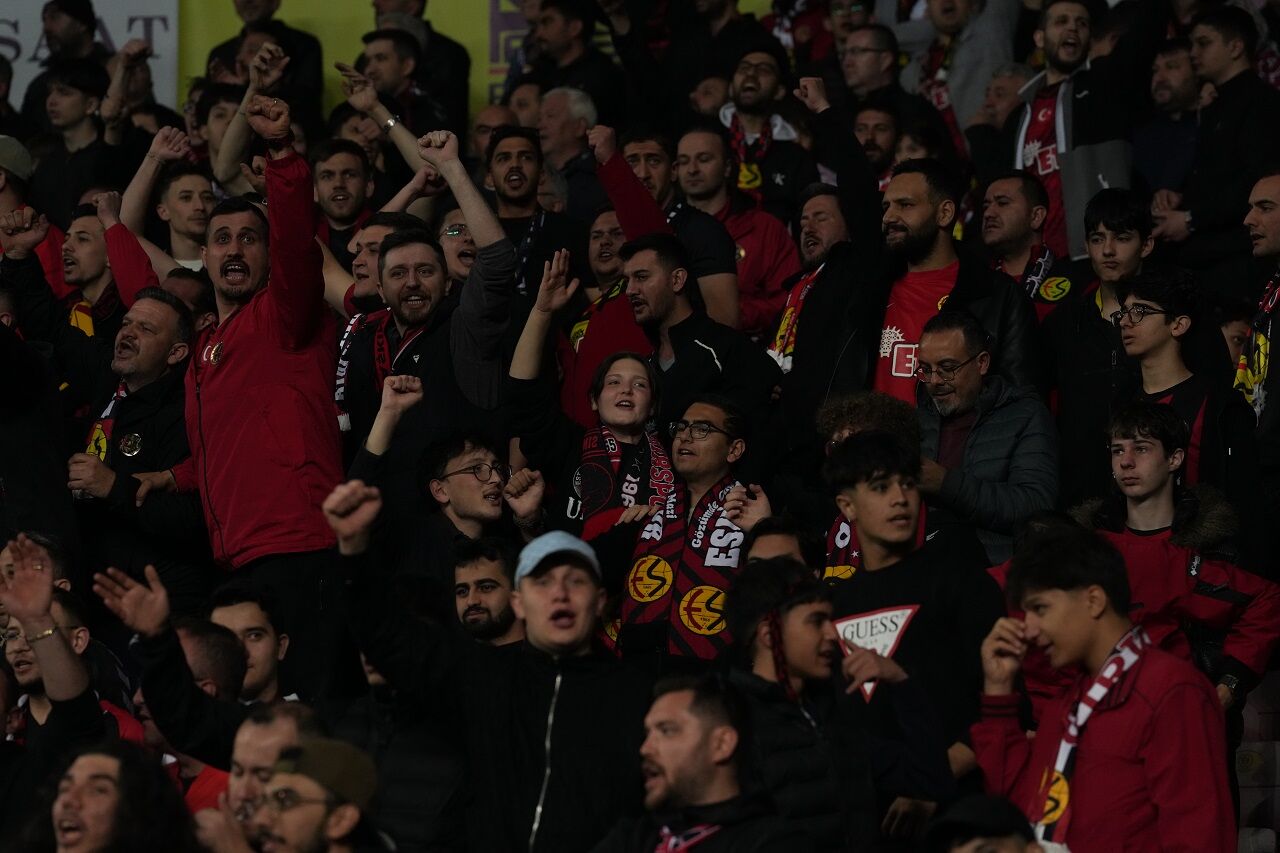 Eskişehirspor Devreyi Önde Bitirdi İşte İlk Yarı Skoru! (6)