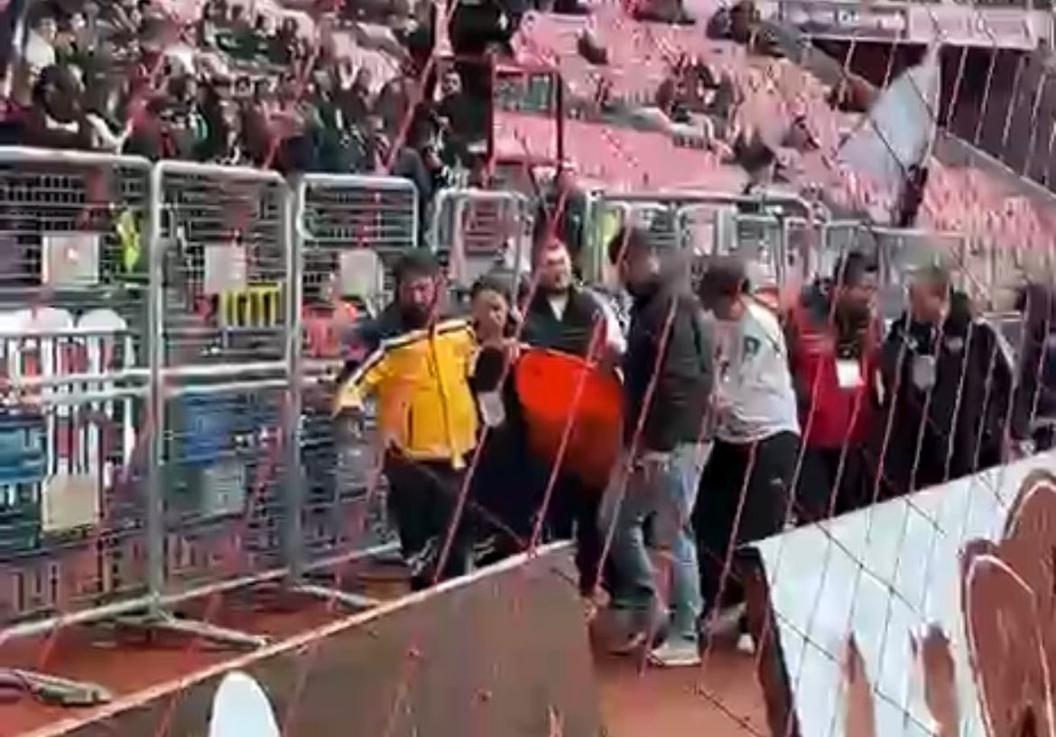 Eskişehirspor Tribününde Taraftar Fenalaştı (1)