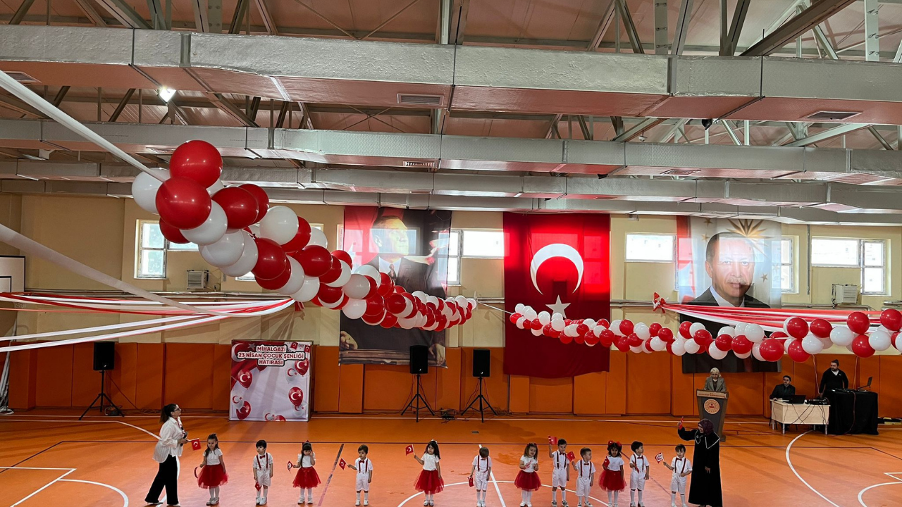 Esmek'te 23 Nisan Coşkusu Renkli Görüntülere Sahne Oldu (3)