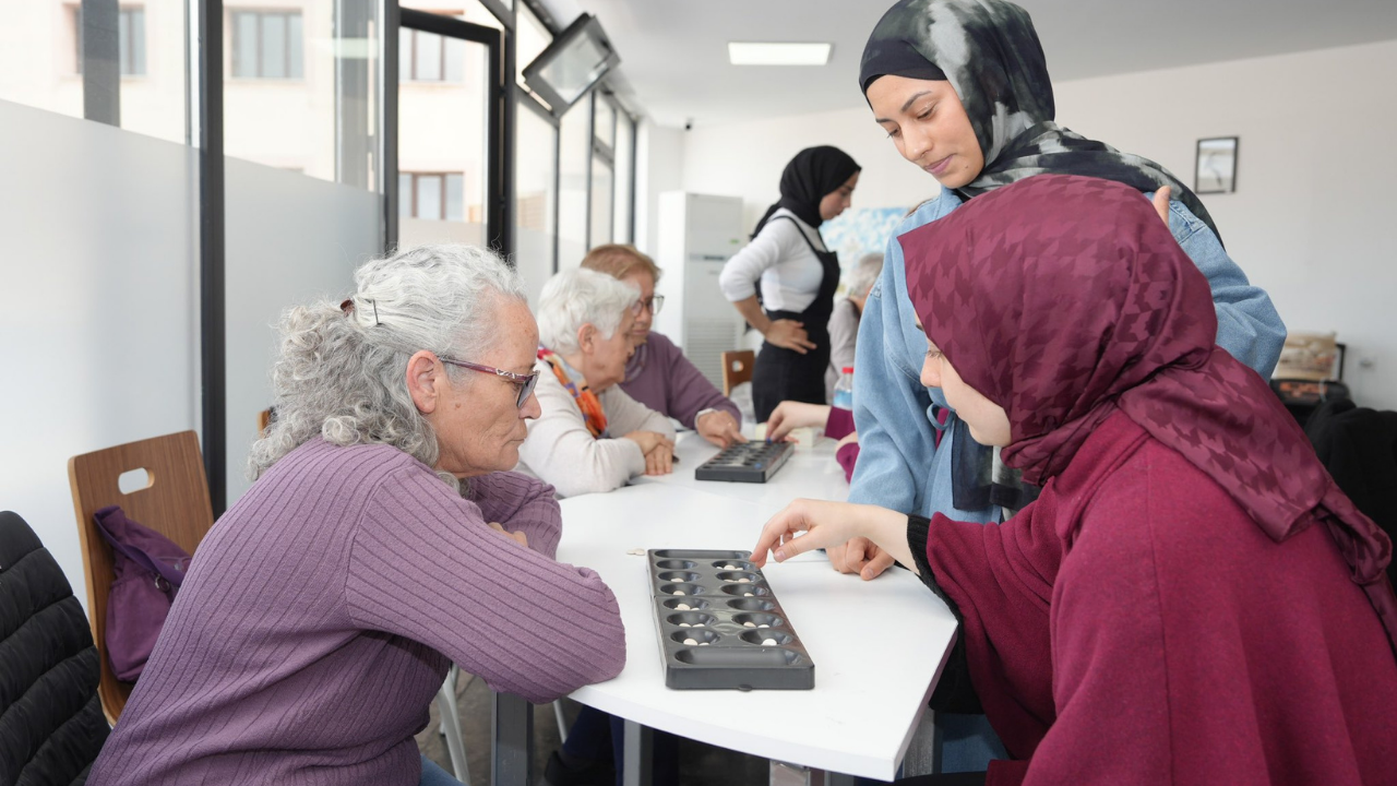 Esmek'te Her Yaş Oyunda (2)