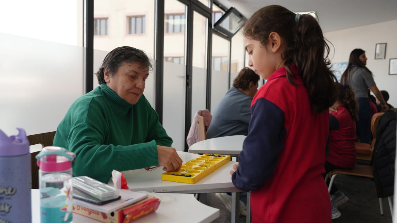 Gençler Ve Yaşlılar Aynı Masada (3)