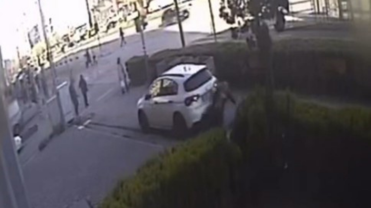 Geri Manevra Faciası Yaya Aracın Altında Kaldı