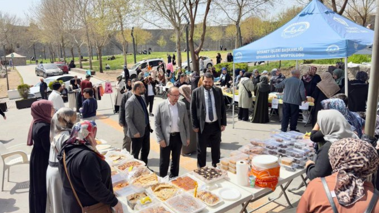 Hayır Çarşısı Genç Çiftlerin Geleceği İçin Kuruldu (1)