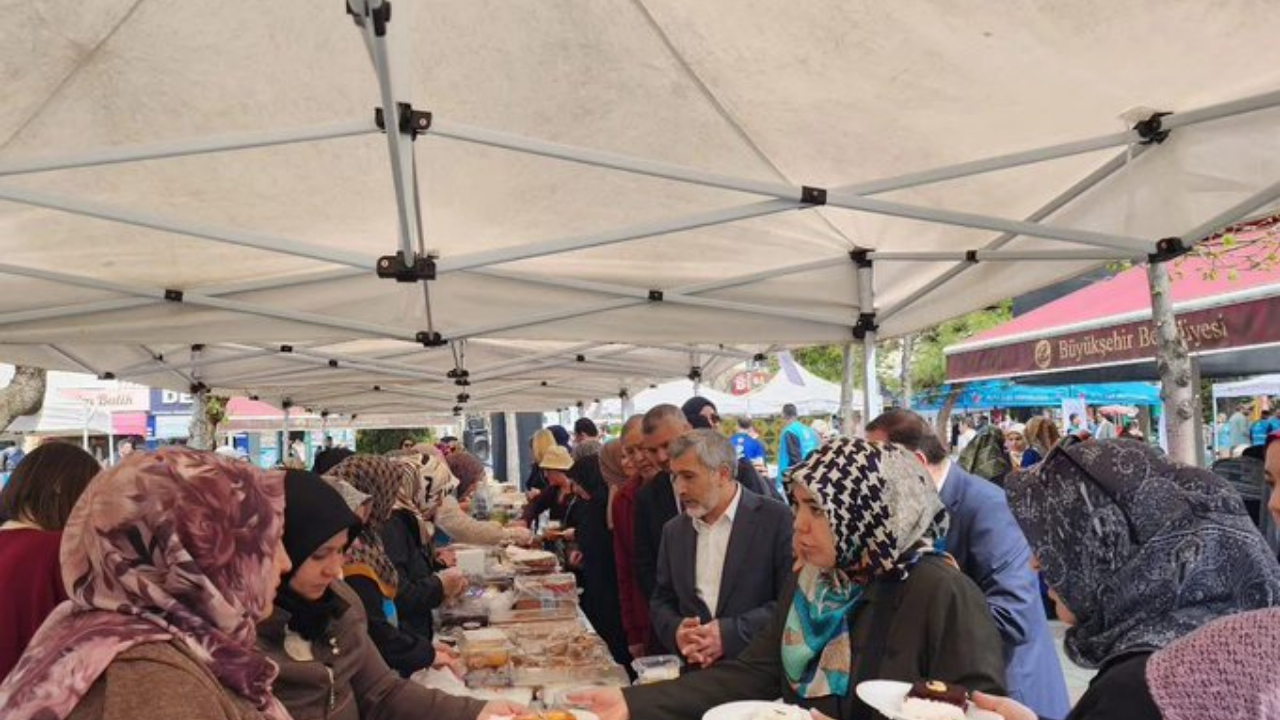 Hayır Çarşısı Genç Çiftlerin Geleceği İçin Kuruldu (4)