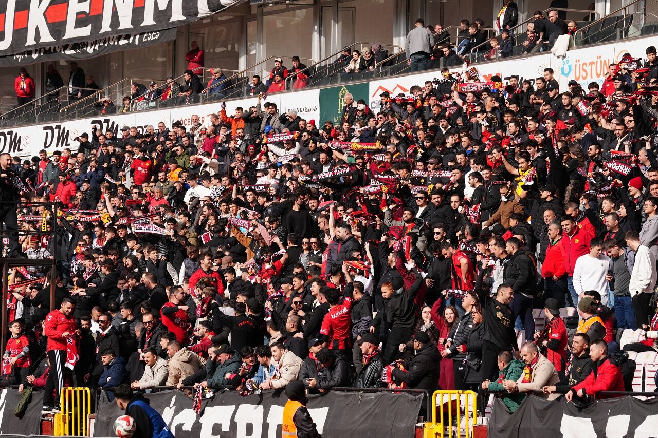 Kritik Maç Öncesi Eskişehir'de Kapalı Gişe Sinyali Biletler Tükenmek Üzere (1) Kopya