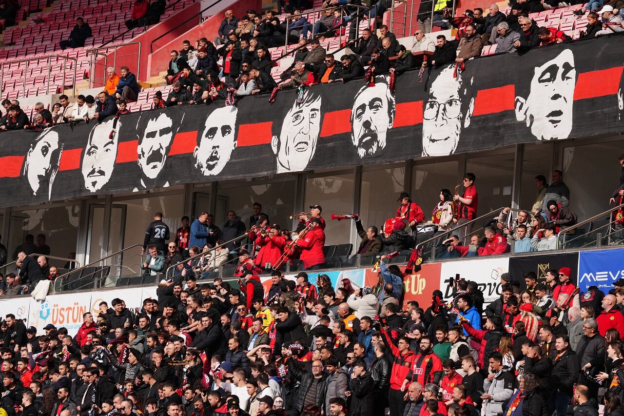 Kritik Maç Öncesi Eskişehir'de Kapalı Gişe Sinyali Biletler Tükenmek Üzere (2) Kopya