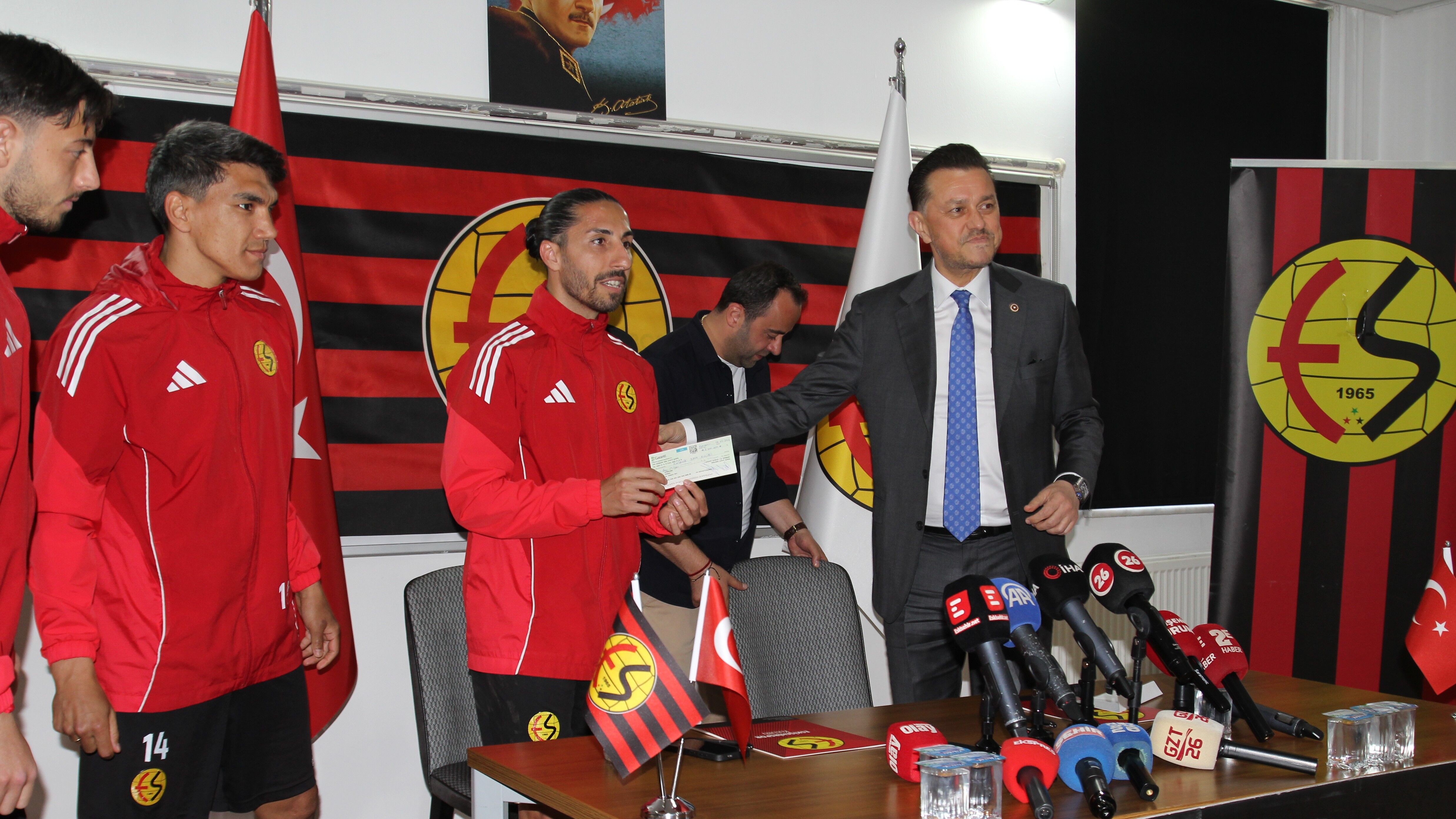 Nebi Hatipoğlu’ndan Eskişehirspor’a 5 Milyon Prim (2)