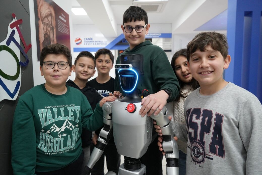 Nüfusa Kayıtlı İlk Robot Artık İşe Başladı (2)