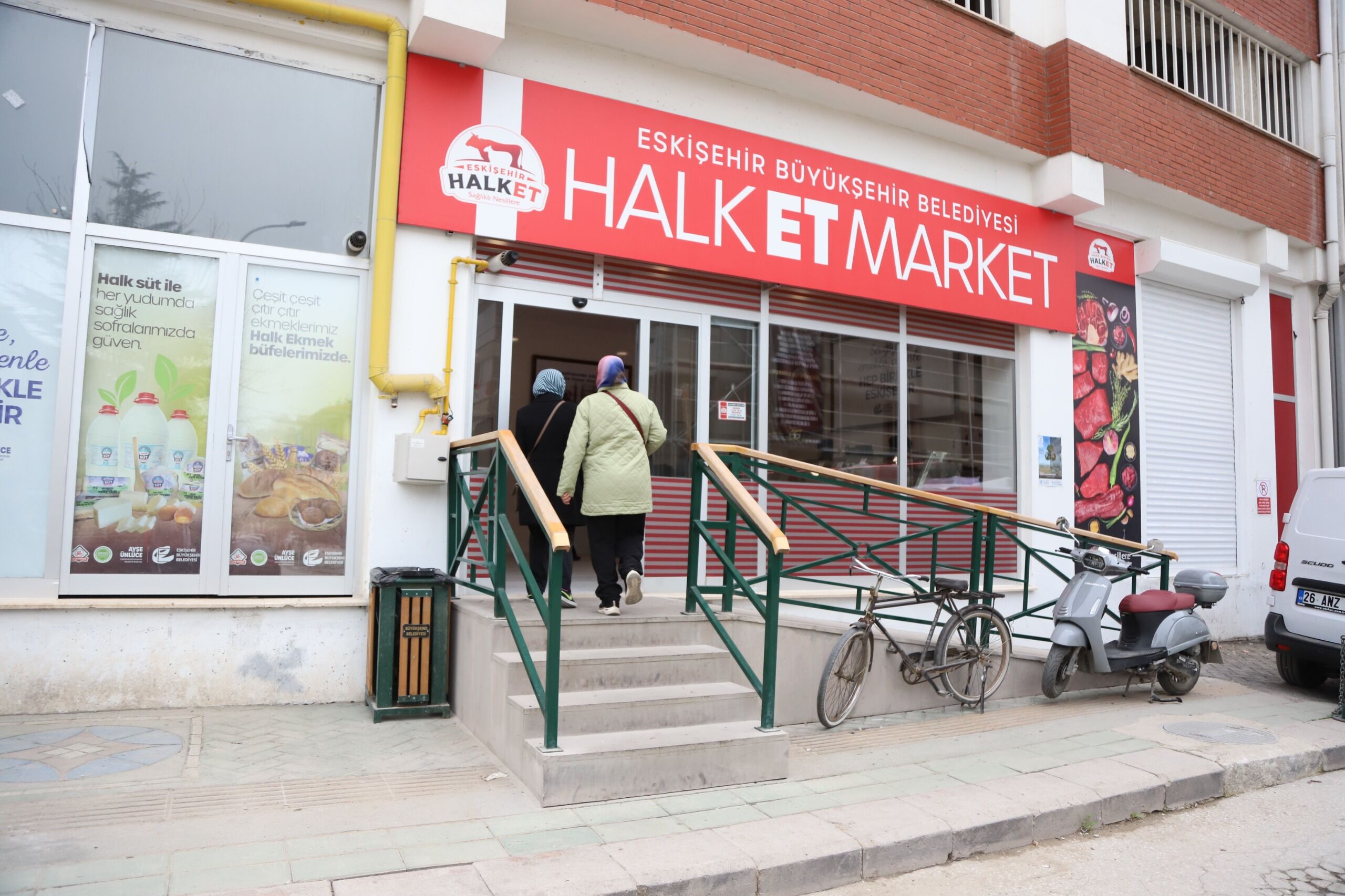 Ödüllü Dorlion Zeytinyağı Halk Marketlerde Satışta (2)