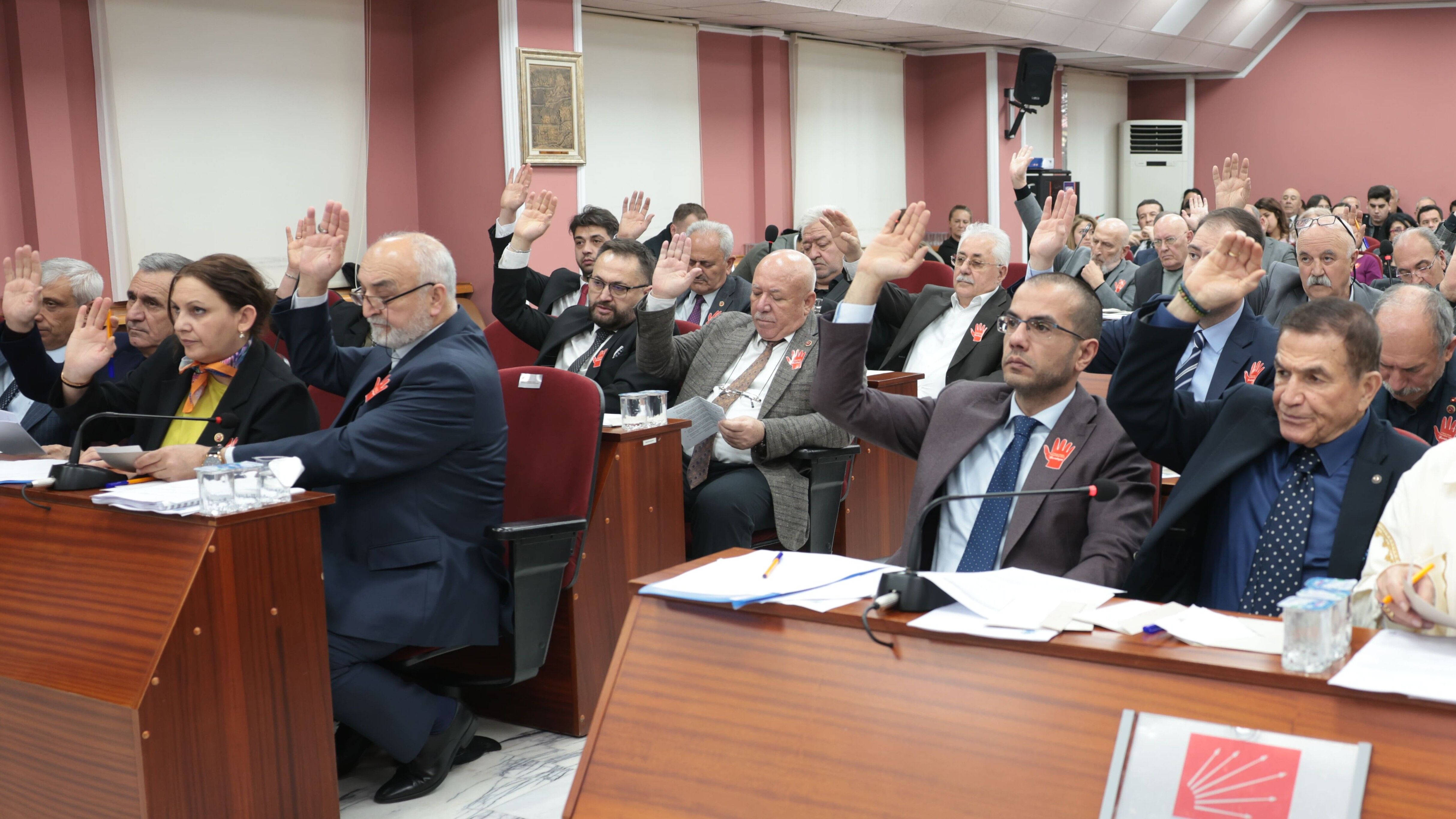 Odunpazarı Meclisi'nde Otizm Farkındalık Rozetleri Takıldı (2)