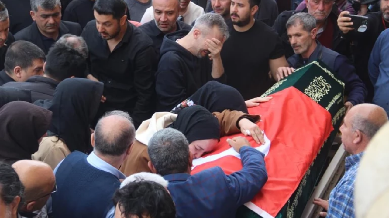 Okul Saldırısında Hayatını Kaybedenler Son Yolculuğuna Uğurlandı (3)