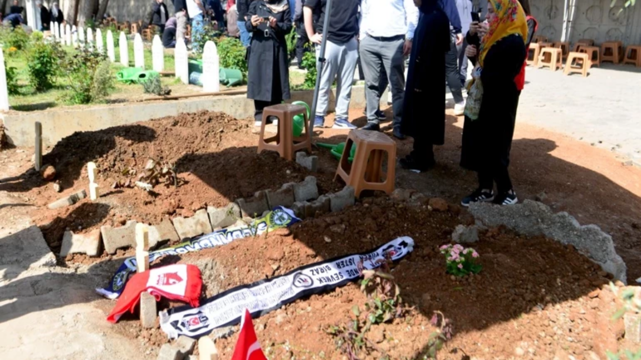 Okul Saldırısında Hayatını Kaybedenler Son Yolculuğuna Uğurlandı (4)