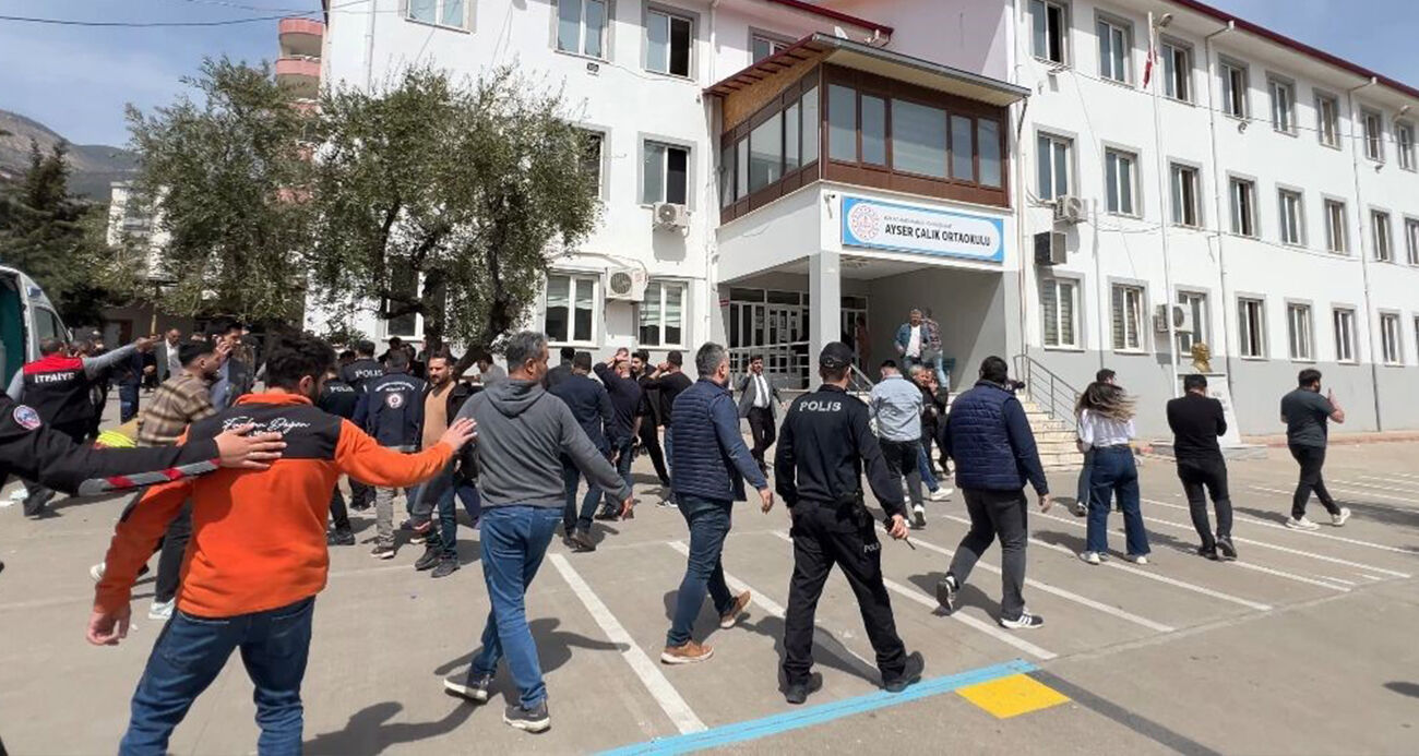 Okul Saldırısında Hayatını Kaybedenler Toprağa Verildi (3)