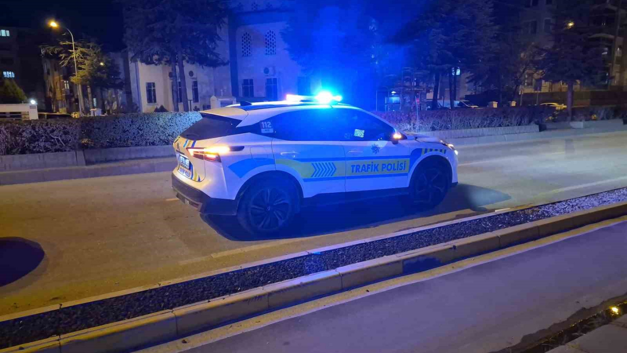 Otomobil Bisiklete Çarptı, Bisiklet Sürücüsü Yaralandı (2)