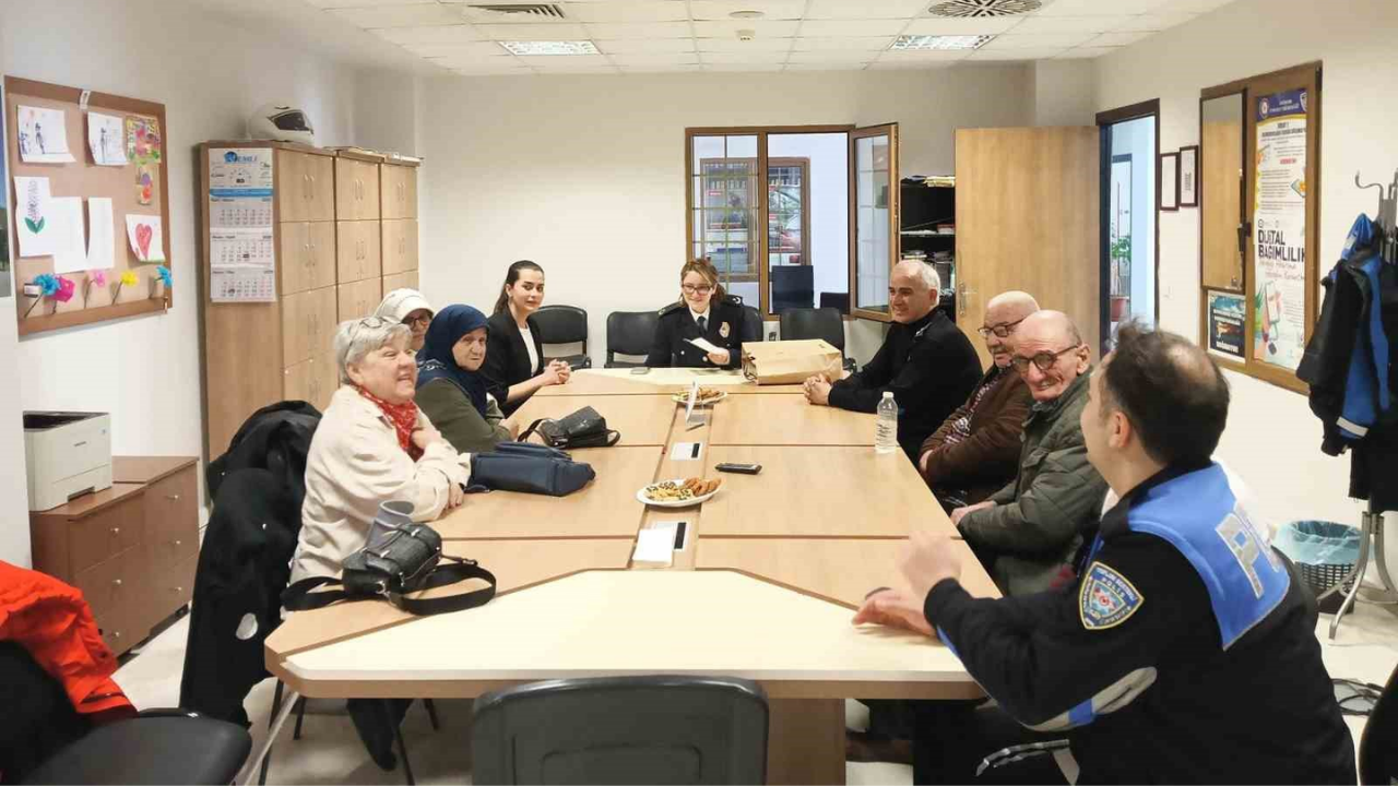 Polis Haftası’nda Huzurevinden Ziyaret (1)