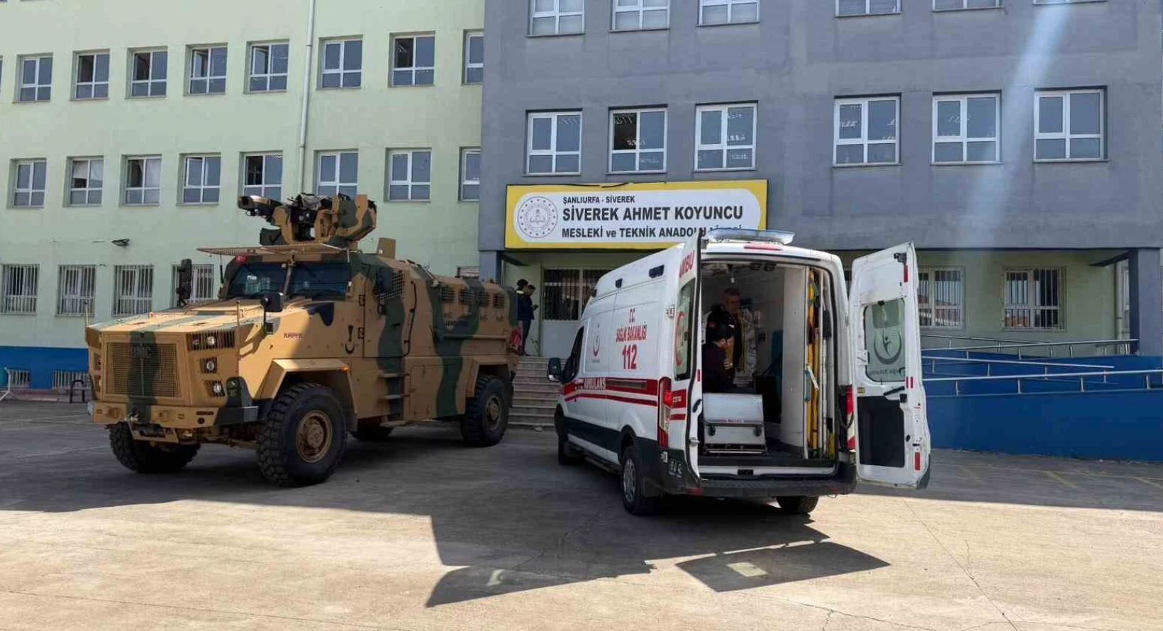 Şanlıurfa'da Liseye Saldırı! Öğrenciler Yaralandı (1)