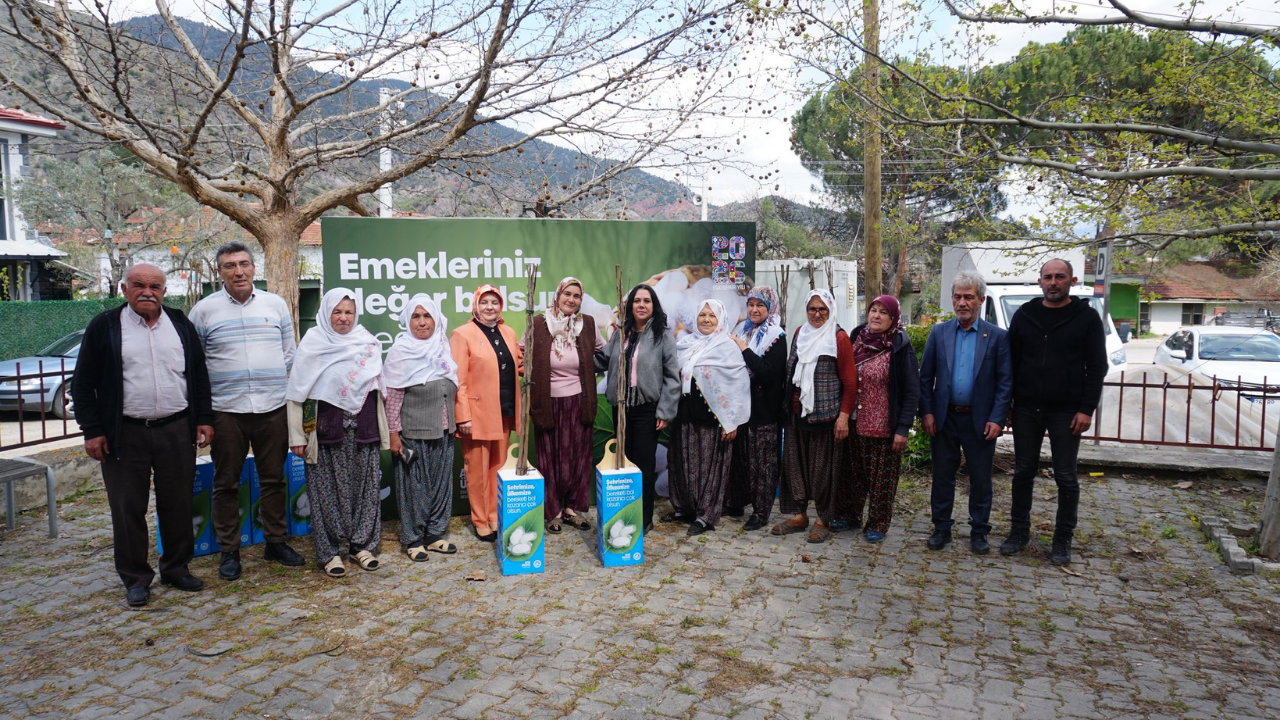 Sarıcakaya’da Üreticiye 600 Dut Fidanı Destek Verildi (4)