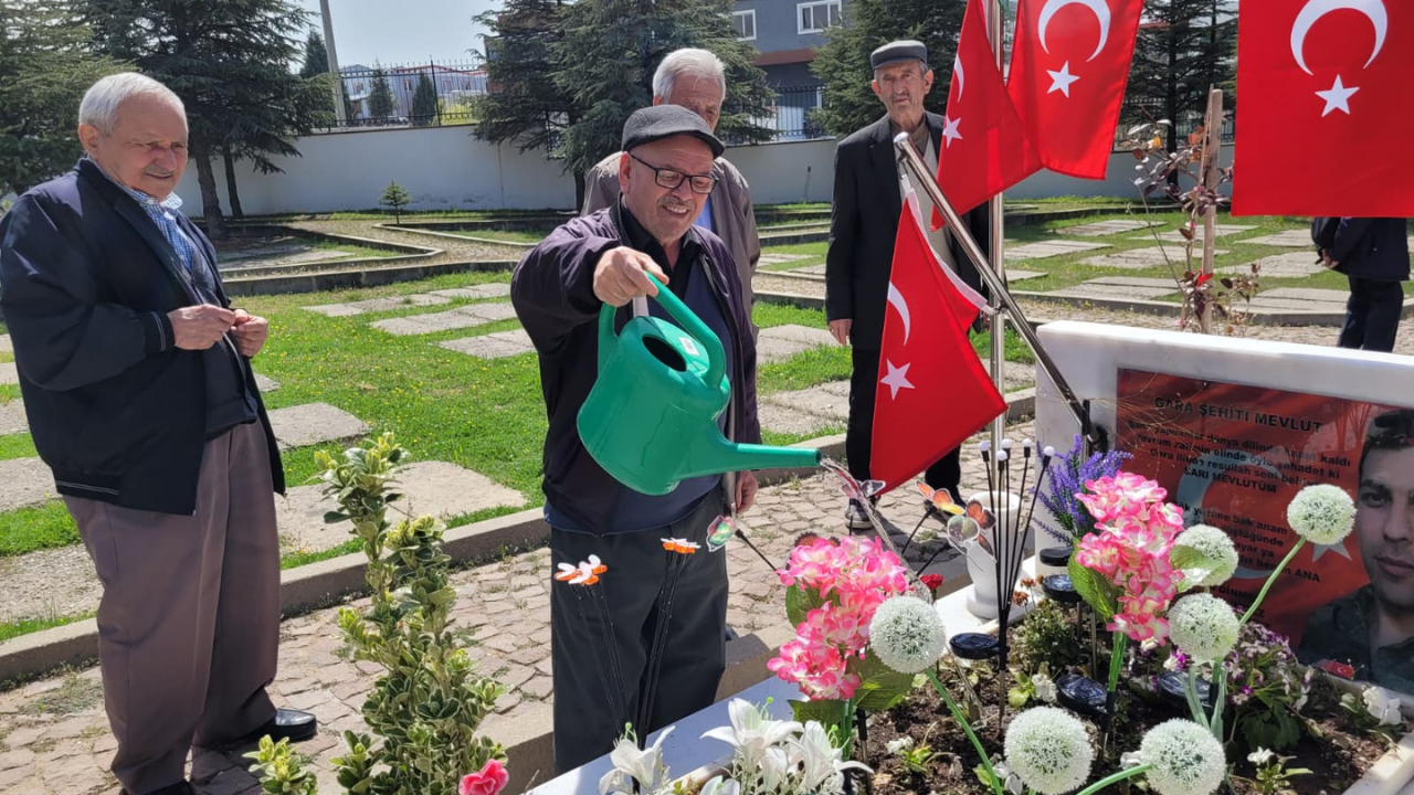 Şehitler Haftası'nda Emeklilerden Vefa Örneği (4)