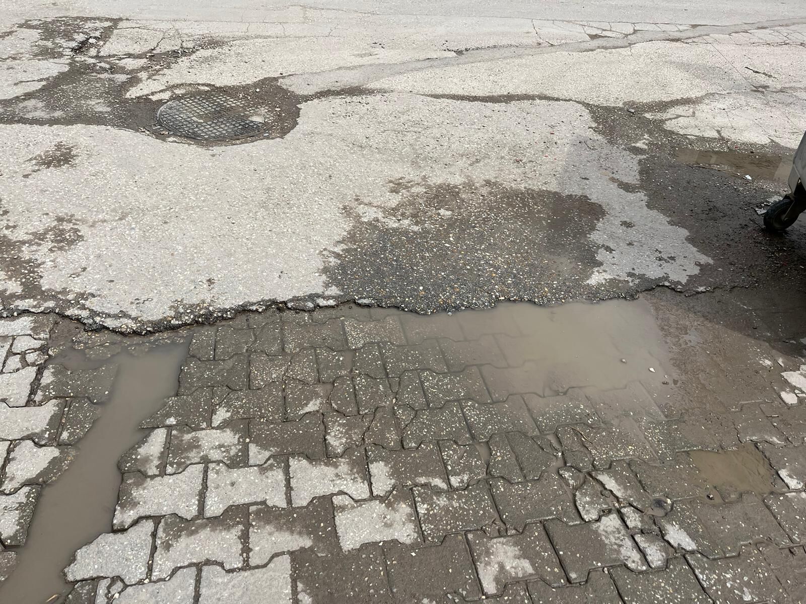 Tepebaşı İlçesindeki Şarhöyük Mahallesinde Vatandaşların Çukurlarla İmtihanı (1)