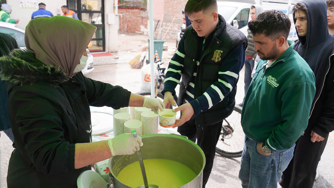 Tepebaşı’nda Cuma Çıkışı Çorba İkramı (4)