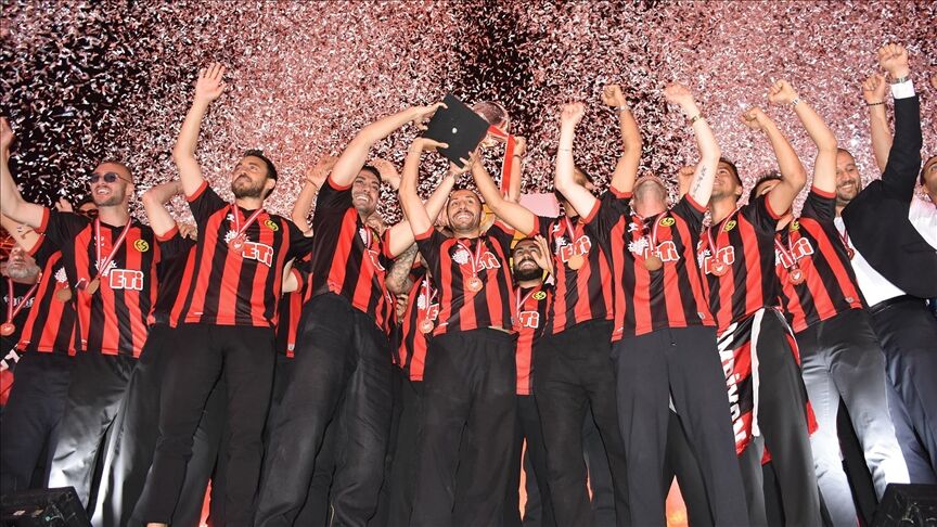 Thumbs B C 6E492E95F3Fd65D6C7697D82D505A148