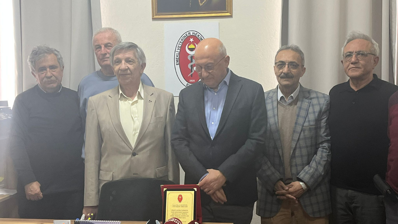 Vekile Verdiği Mücadeleden Dolayı Plaketli Teşekkür (3)