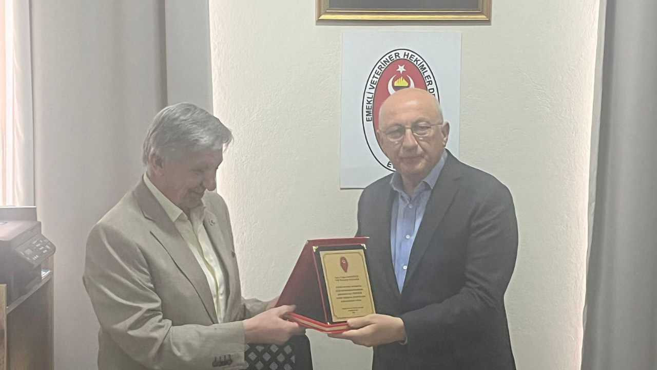 Vekile Verdiği Mücadeleden Dolayı Plaketli Teşekkür (4)
