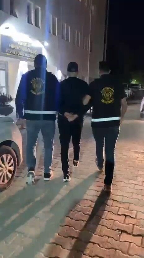50 Yıl Hapisle Aranan Firari Şahıs Kıskıvrak Yakalandı-2