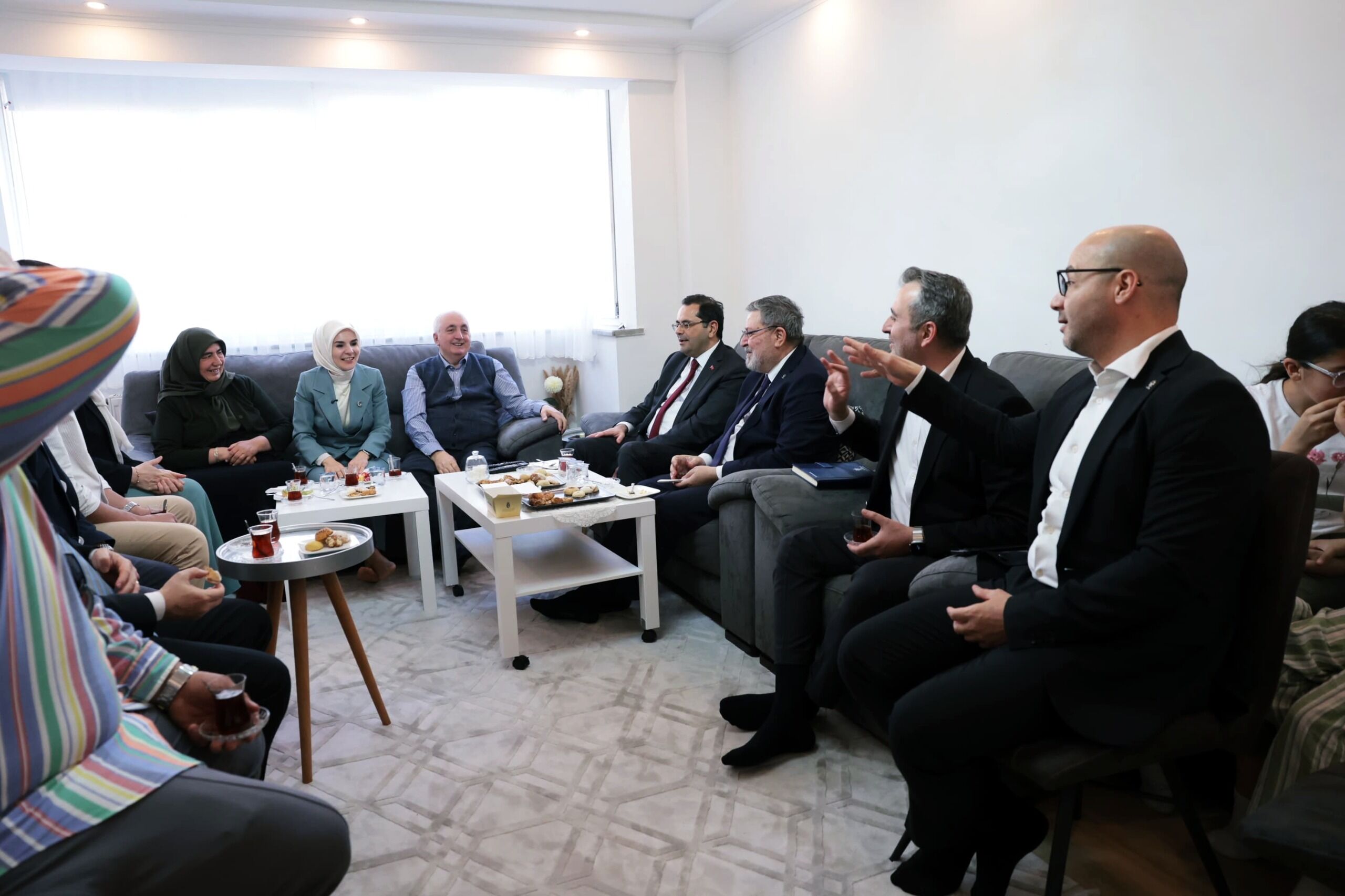 Ak Parti Heyeti Belçika'da Gurbetçilerle Buluştu (1)