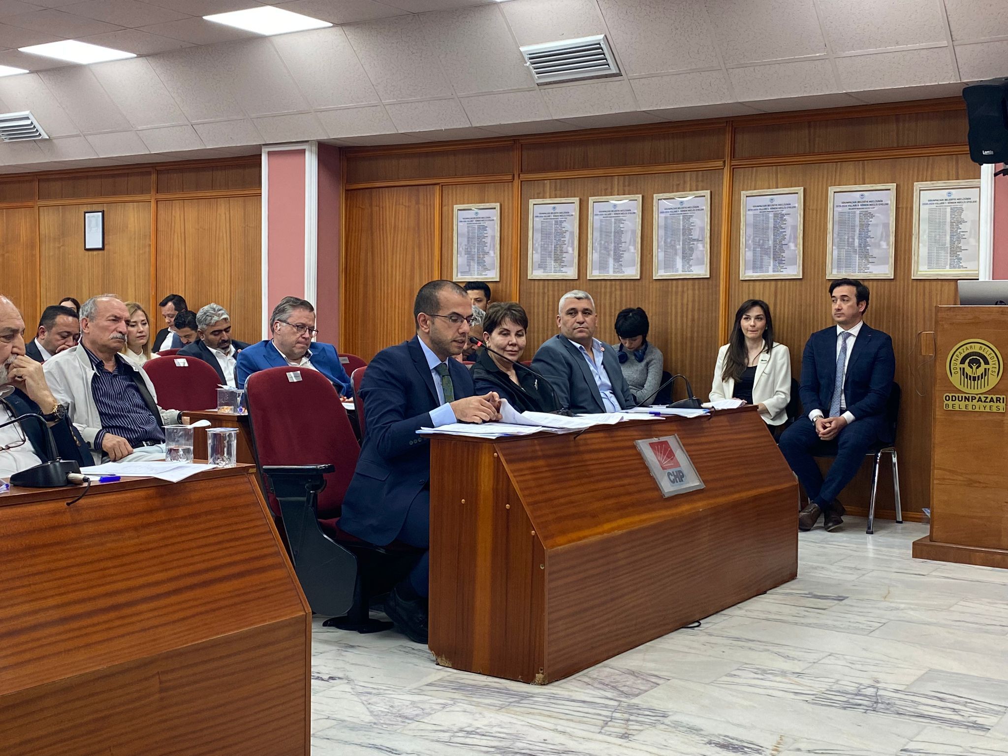 Ak Partili Ünalır Taşınmaz Satarak Belediye Yönetilemez-1