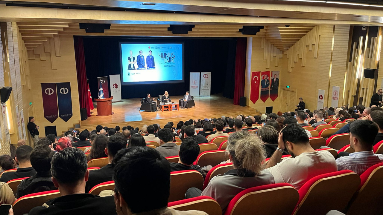 Anadolu Üniversitesi’nde “Bizim Yunus” Söyleşisi Gerçekleştirildi (4)