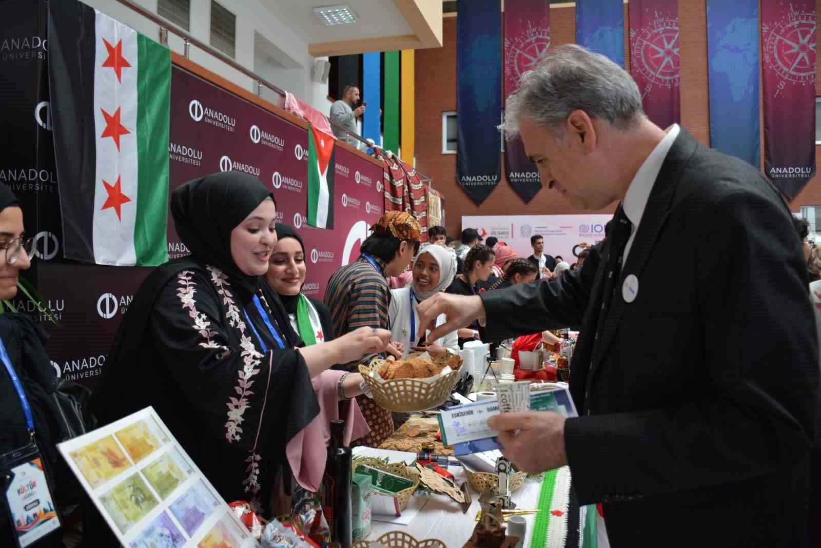 Anadolu Üniversitesi’nde Farklı Kültürler Buluştu (1)