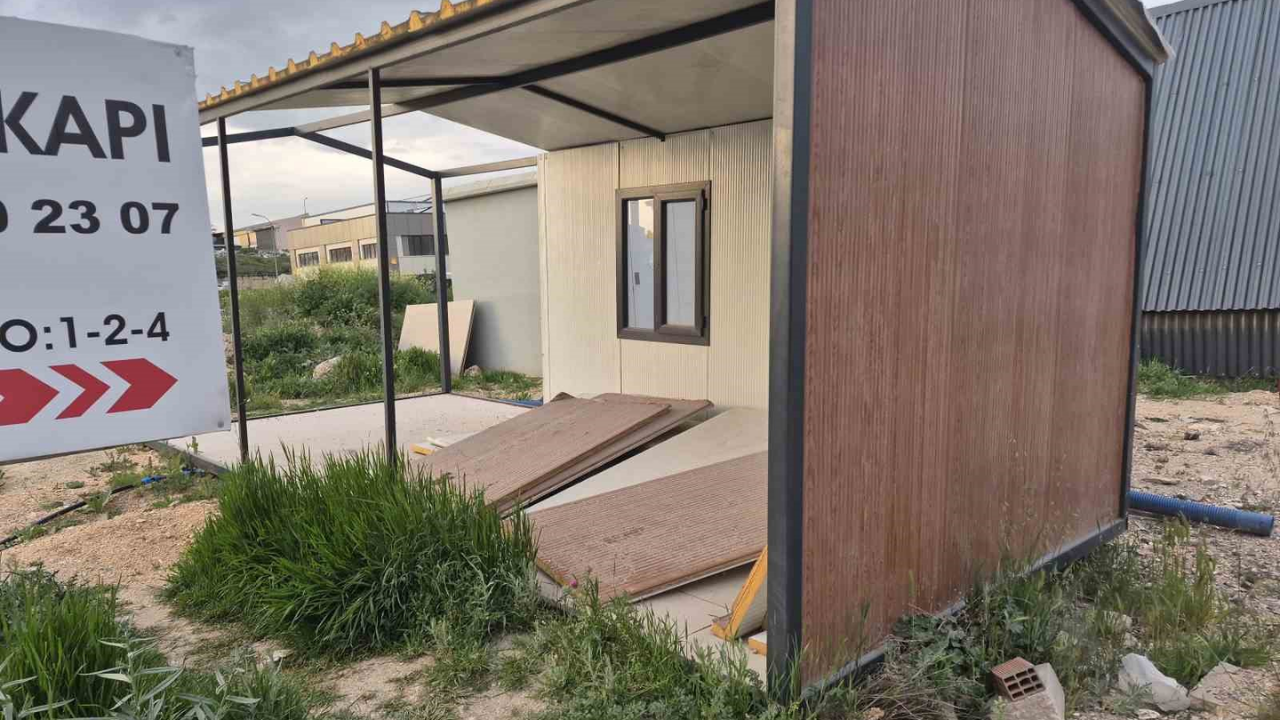 Baksan Sanayi Sitesi’nde Çöp Tepkisi Büyüyor (1)