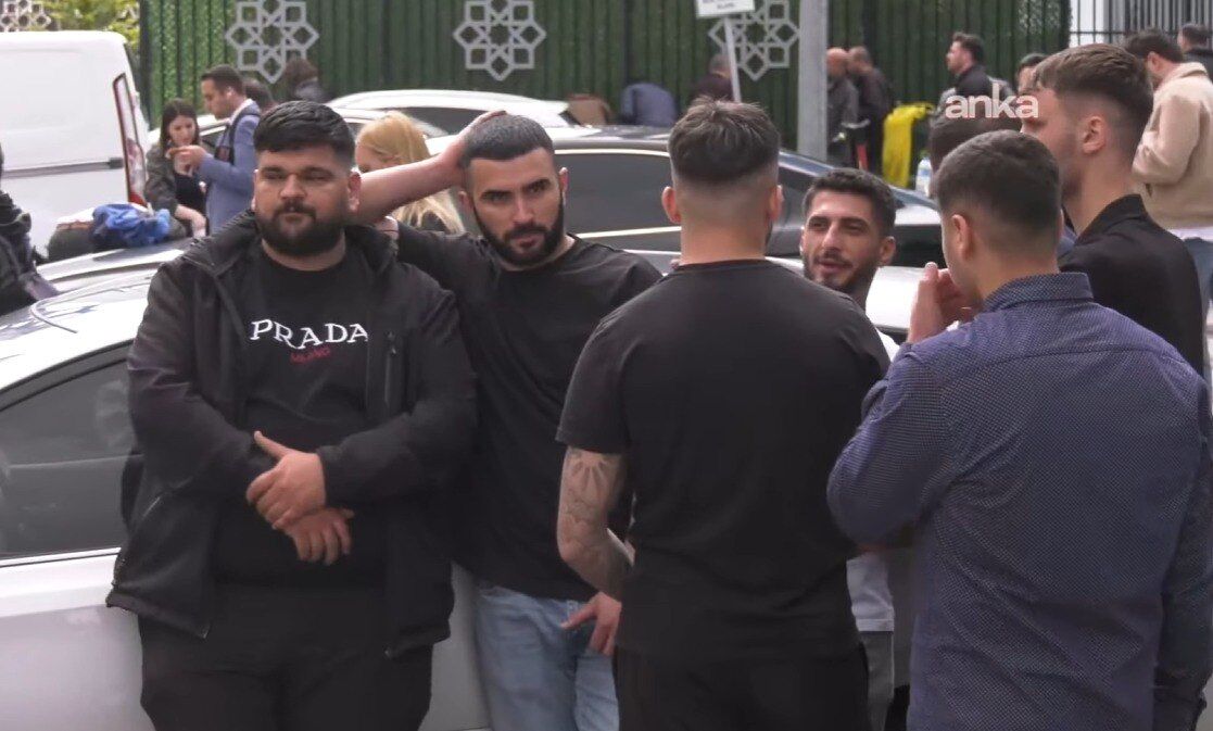 Chp Genel Merkezi’nde Destekçiler Karşı Karşıya Geldi! (1)