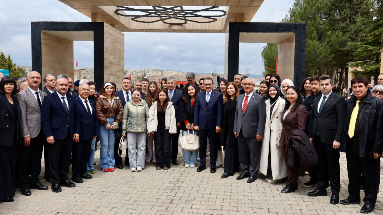 Dönmez Yunus’un Dili İnsanlığa Yol Gösteriyor