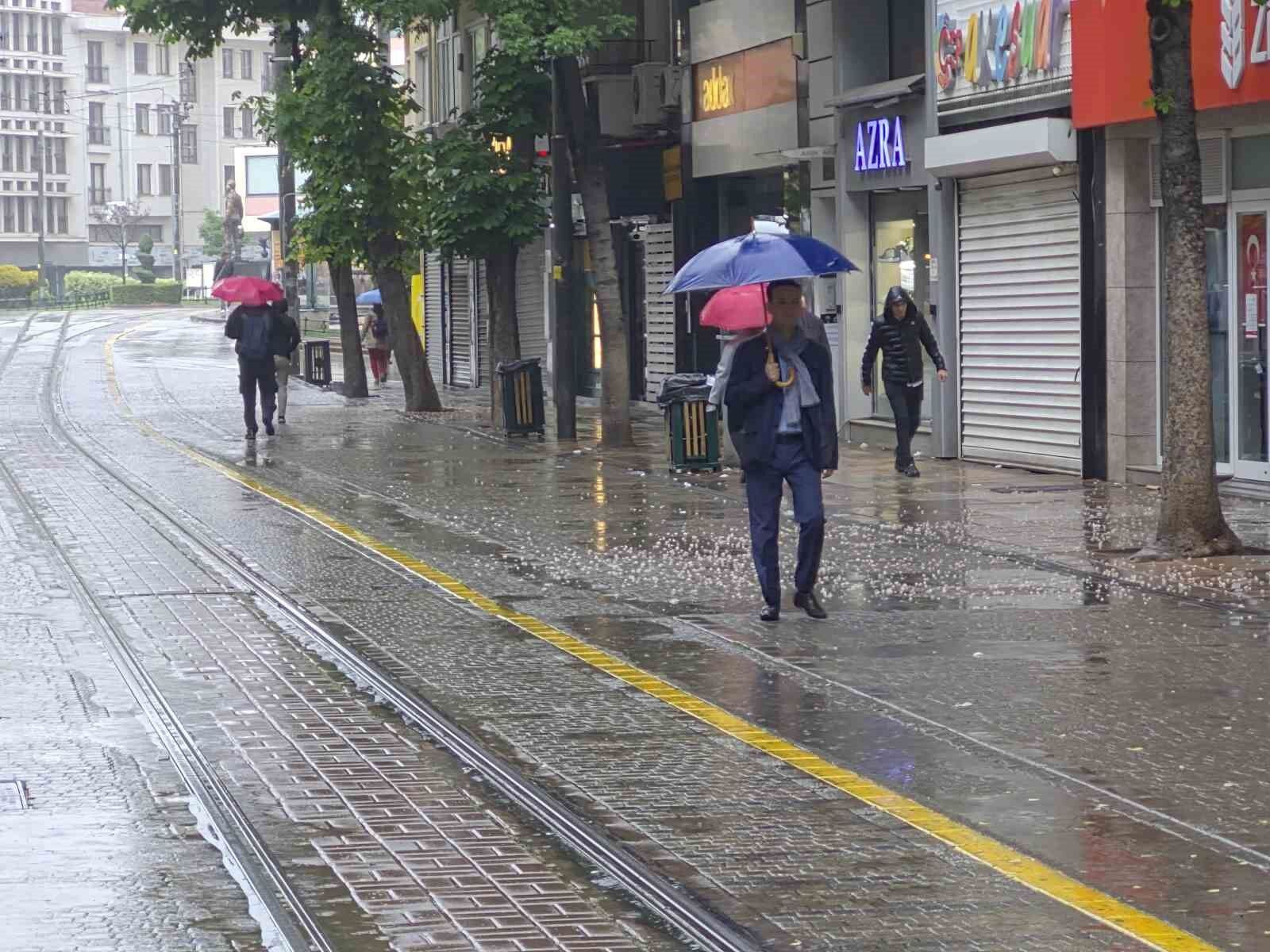 Eskişehir Güne Sağanak Yağışla Başladı (2)