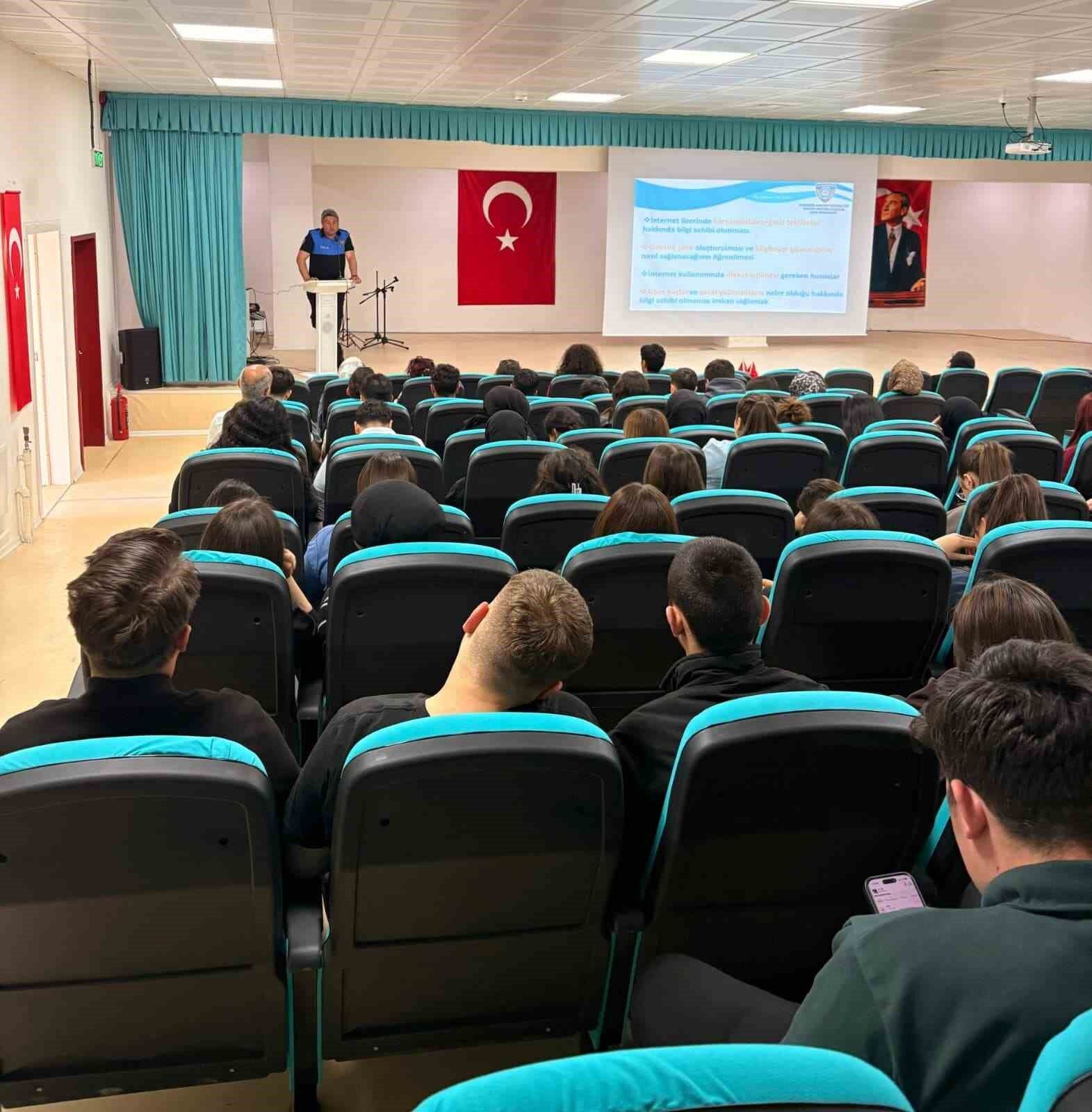 Eskişehir Polisi Sarıcakaya’da Öğrencilerle Buluştu (1)