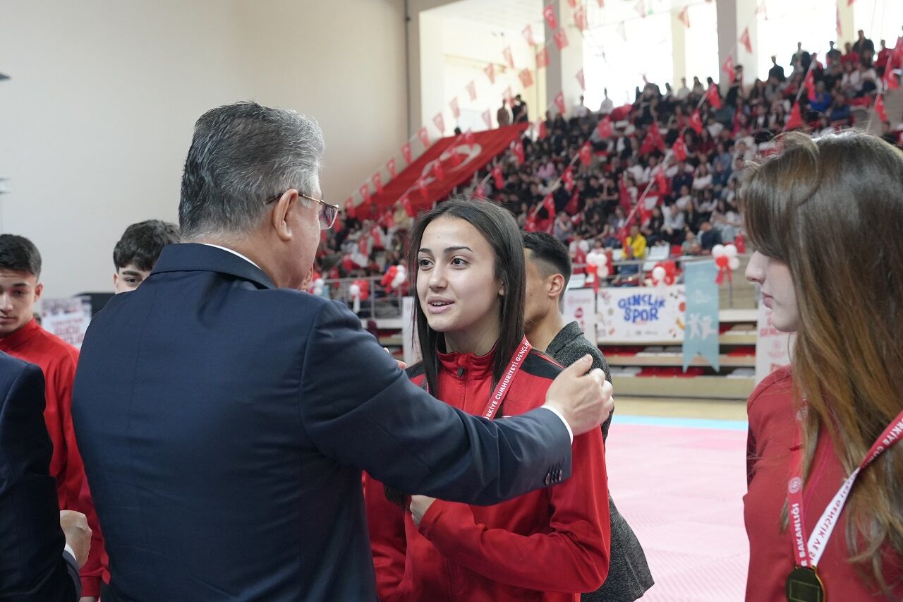 Eskişehir’de 19 Mayıs Coşkusu Salona Sığmadı (11)