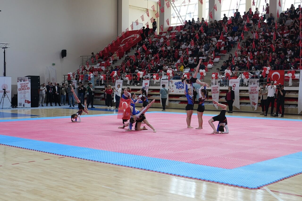 Eskişehir’de 19 Mayıs Coşkusu Salona Sığmadı (13)
