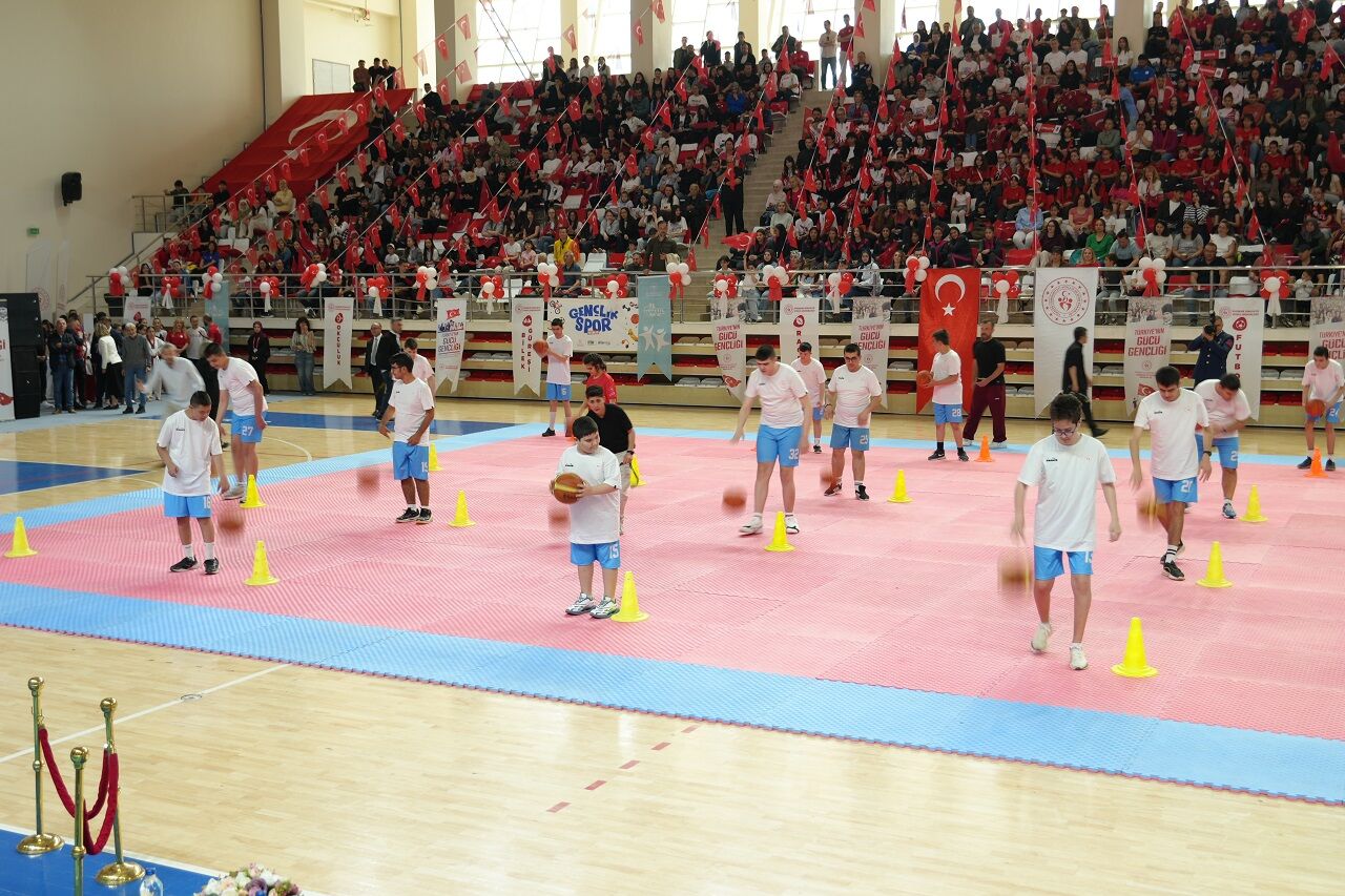 Eskişehir’de 19 Mayıs Coşkusu Salona Sığmadı (6)