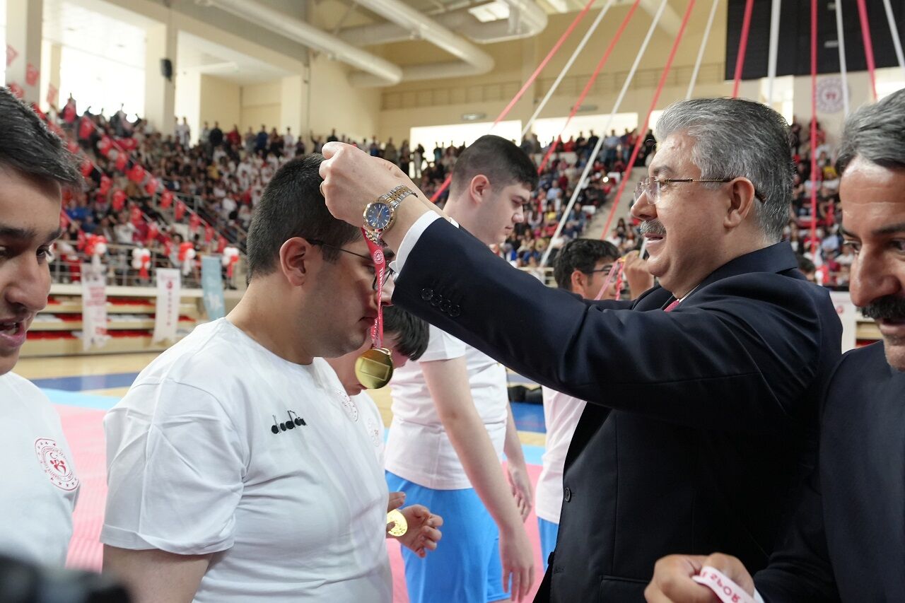 Eskişehir’de 19 Mayıs Coşkusu Salona Sığmadı (7)