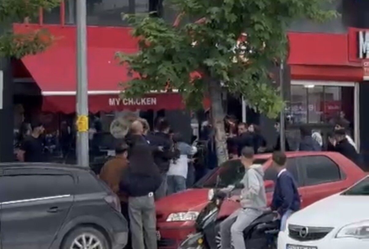 Eskişehir'de Cadde Ortasında Tekmeli Yumruklu Kavga (2)
