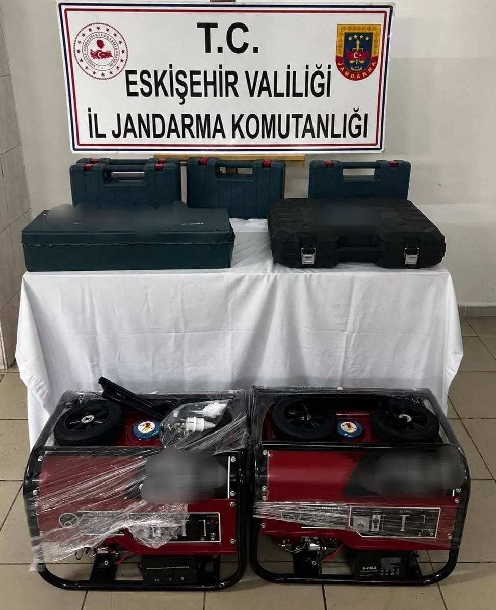 Eskişehir’de Gümrük Kaçağı Ürünlere Suçüstü (2)